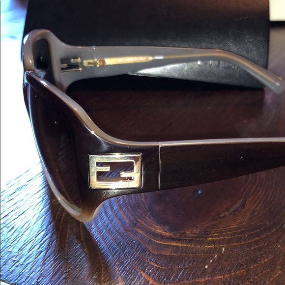 Fendi Sunglasses - Picture 2 of 3